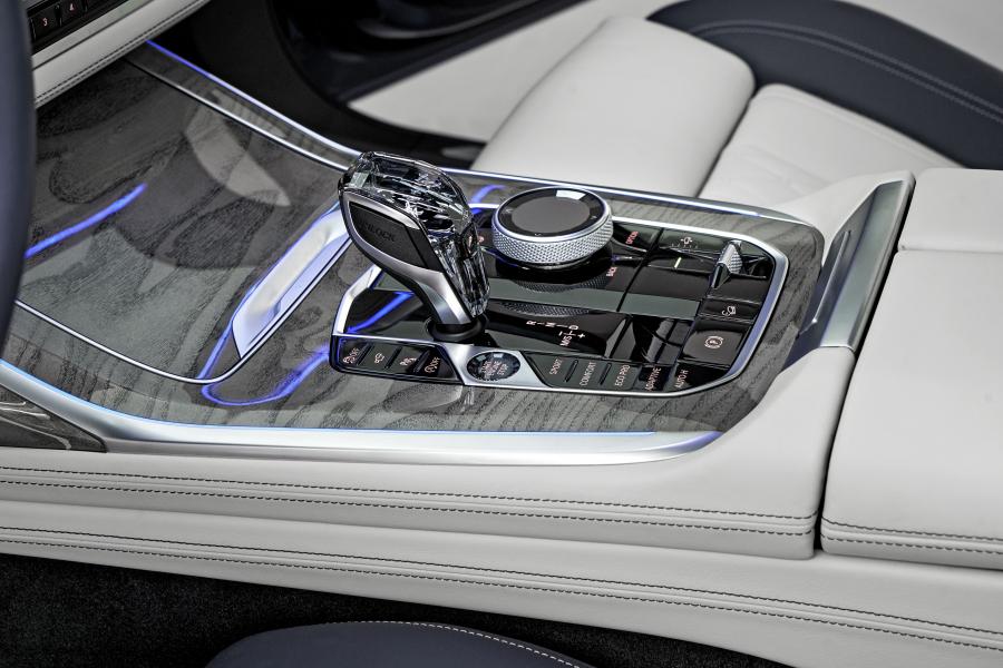 Детали интерьера BMW X7 xDrive40i (G07) 2017 года  (WW) (фото 82 из 101)